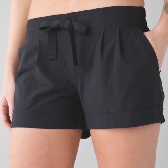 lululemon athletica Pants - Lululemon spring breakaway shorts
